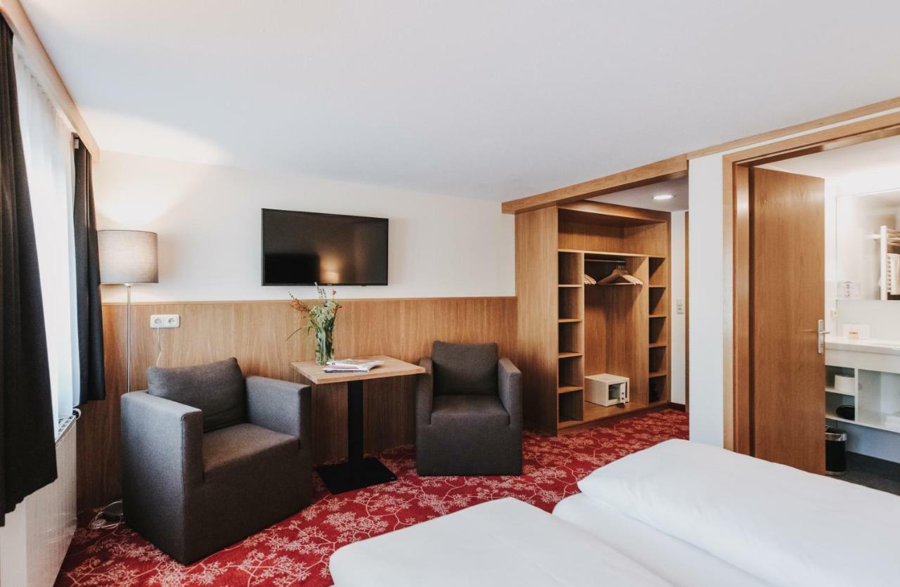 Hotel Adler Warth  Luaran gambar